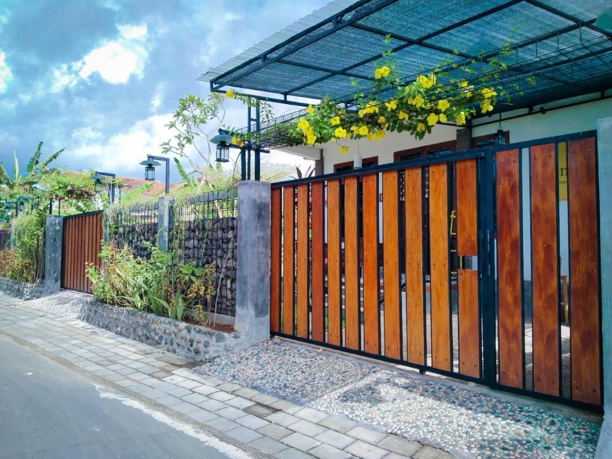 Inn House Homestay Dadapan Экстерьер фото
