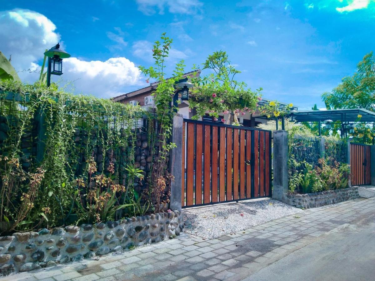 Inn House Homestay Dadapan Экстерьер фото