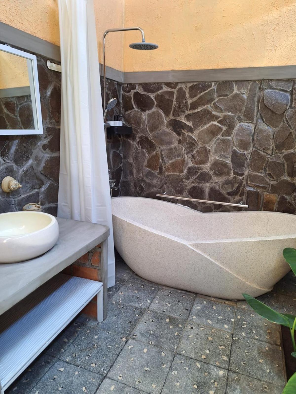 Inn House Homestay Dadapan Экстерьер фото